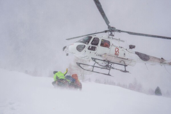 Italian National Alpine and Speleological Rescue Corps, attend a training in Col Gallina, near Cortina D'Ampezzo, northern Italy, Tuesday, March 25, 2025. (AP Photo/Luca Bruno)